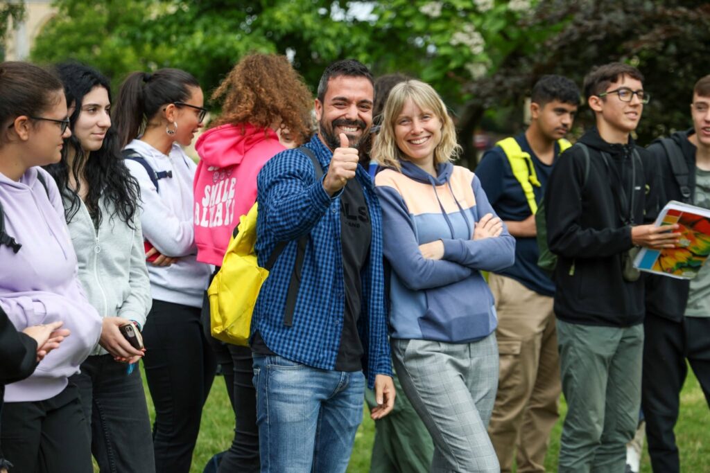 Adolfo y Serena acompañando a los estudiantes de Fun Time en Hastings